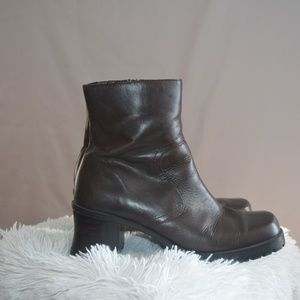 Brown Bass 90's inspired chunky healed boots